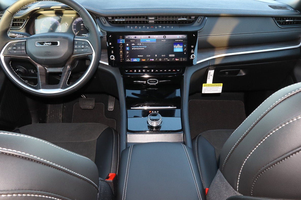 2026 Jeep Grand Cherokee Laredo Altitude