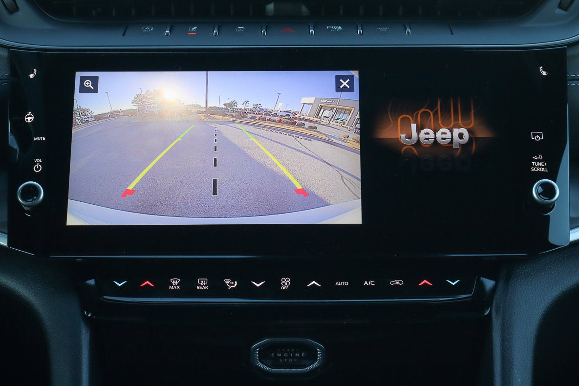 2026 Jeep Grand Cherokee Laredo Altitude