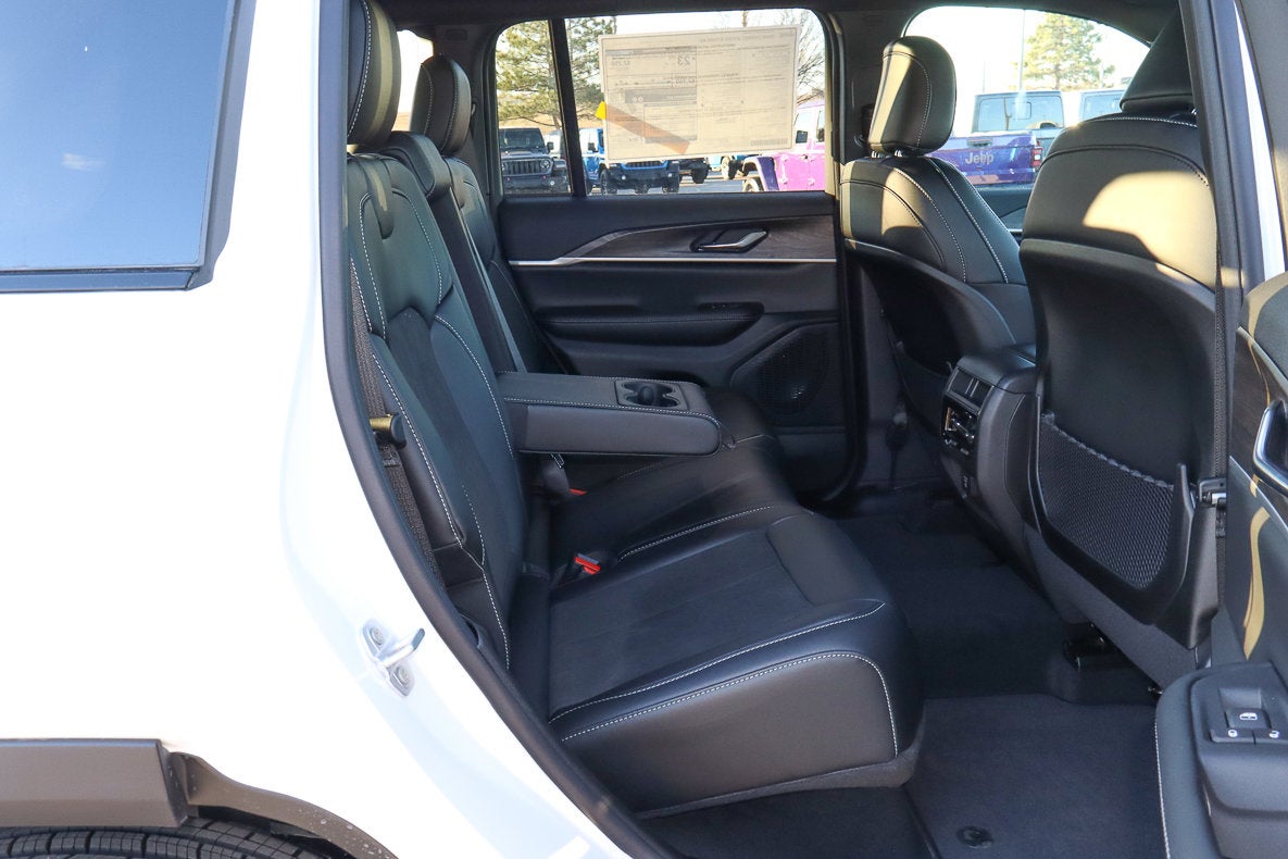 2026 Jeep Grand Cherokee Laredo Altitude