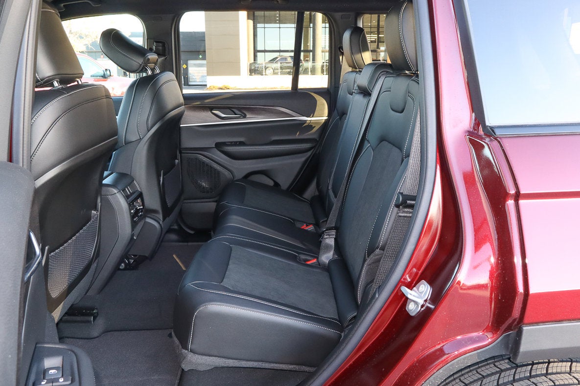 2026 Jeep Grand Cherokee Laredo Altitude