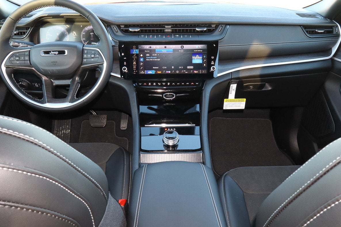 2026 Jeep Grand Cherokee Laredo Altitude