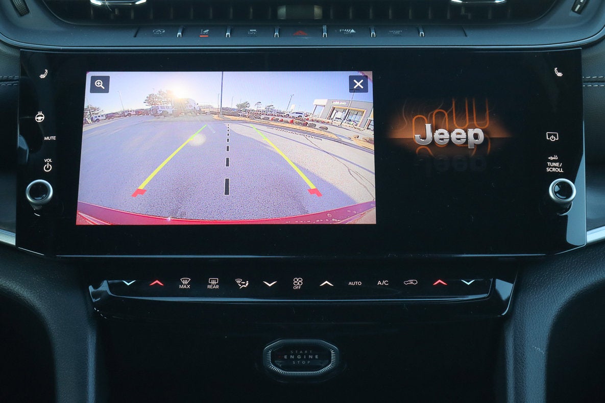 2026 Jeep Grand Cherokee Laredo Altitude