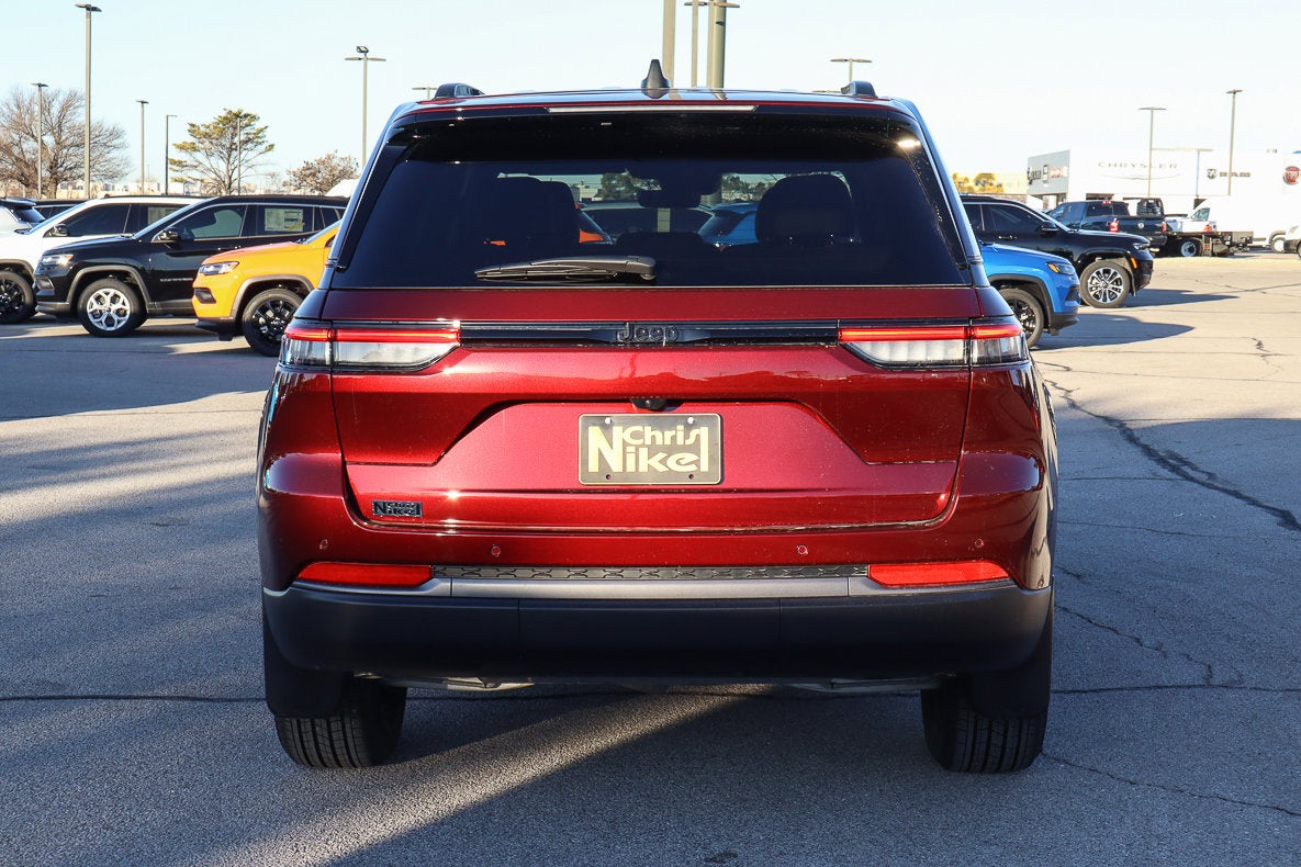 2026 Jeep Grand Cherokee Laredo Altitude