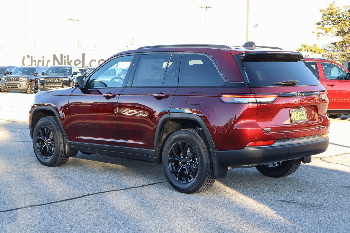 2026 Jeep Grand Cherokee Laredo Altitude