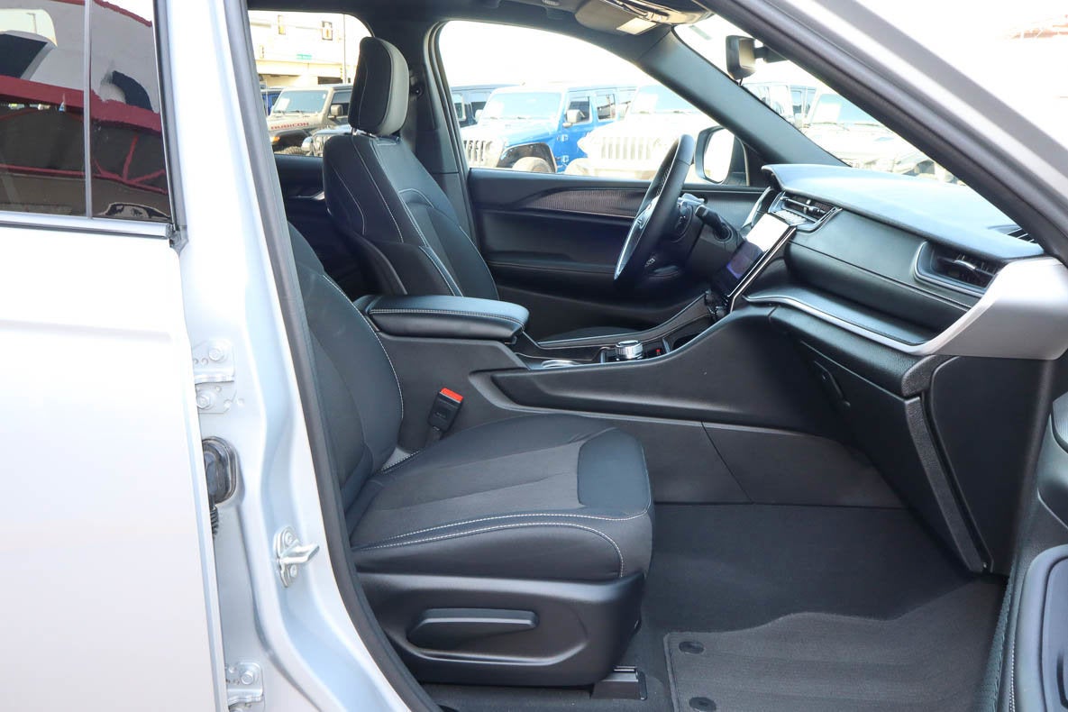 2024 Jeep Grand Cherokee Laredo X 4x4