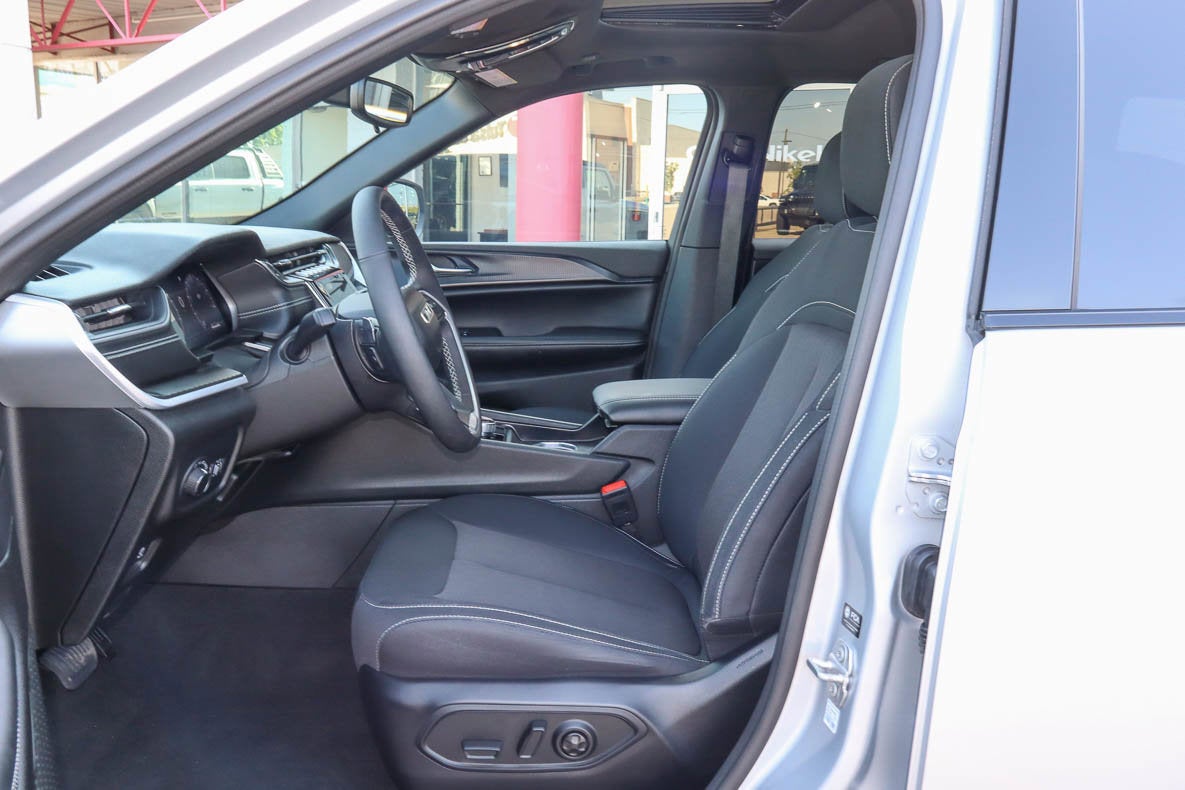 2024 Jeep Grand Cherokee Laredo X 4x4