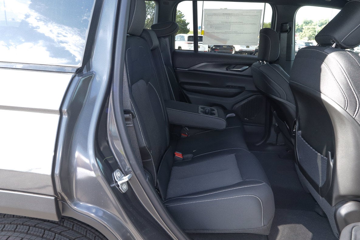 2026 Jeep Grand Cherokee Laredo 4x4