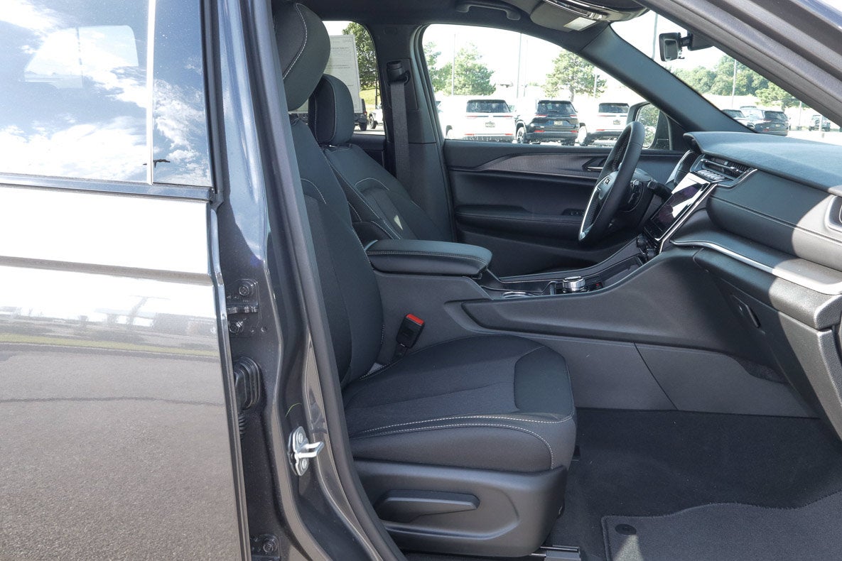 2026 Jeep Grand Cherokee Laredo 4x4