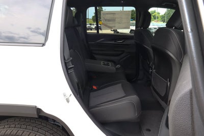 2026 Jeep Grand Cherokee Laredo 4x4