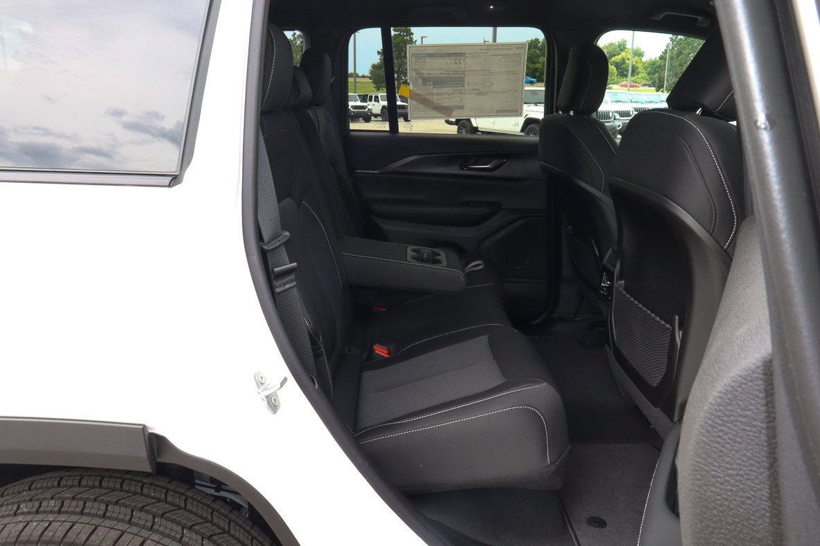 2026 Jeep Grand Cherokee Laredo 4x4