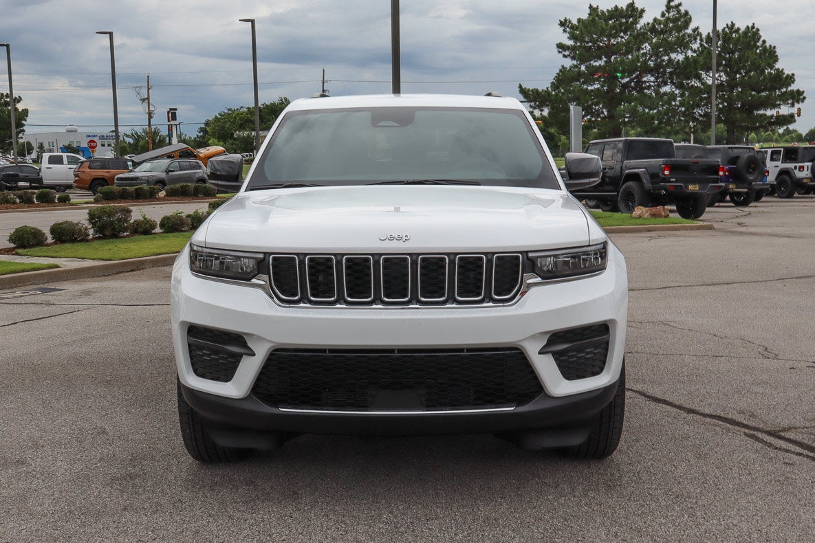 2026 Jeep Grand Cherokee Laredo 4x4