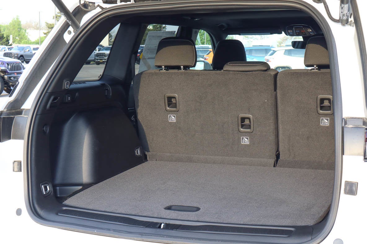 2026 Jeep Grand Cherokee Laredo X 4x4