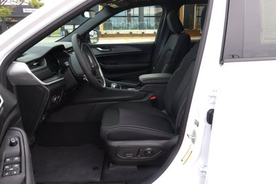 2026 Jeep Grand Cherokee Laredo X 4x4