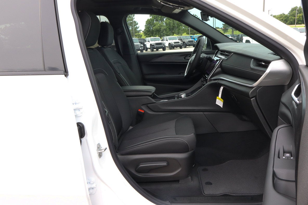 2026 Jeep Grand Cherokee Laredo X 4x4