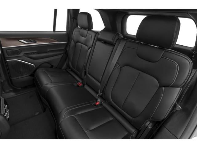 2027 Jeep Grand Cherokee Laredo X 4x4