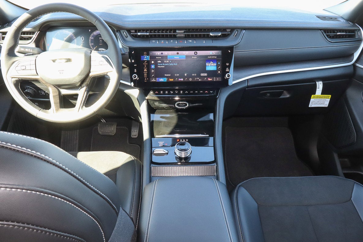 2026 Jeep Grand Cherokee Laredo Altitude 4x4