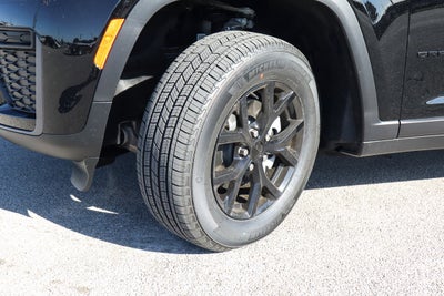 2026 Jeep Grand Cherokee Laredo Altitude