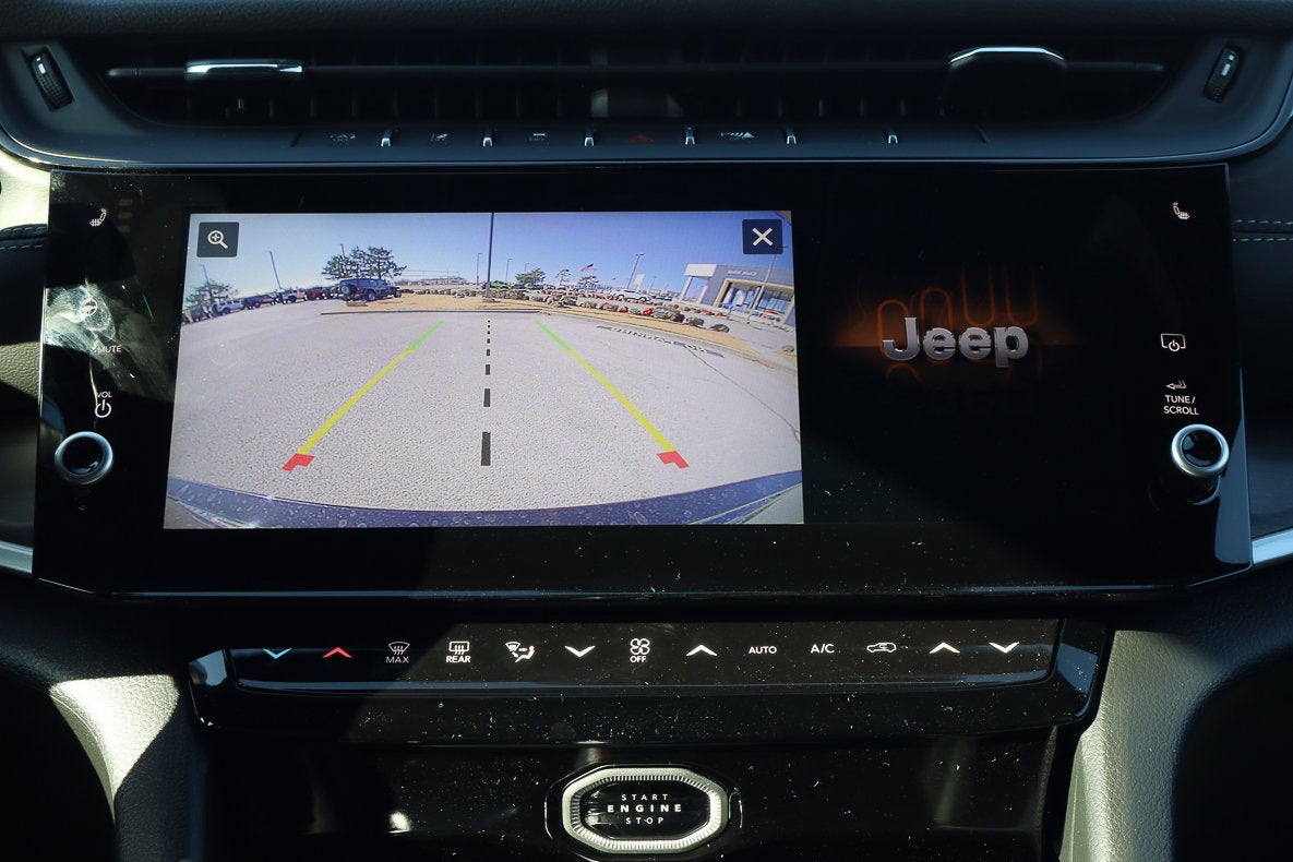 2026 Jeep Grand Cherokee Laredo Altitude