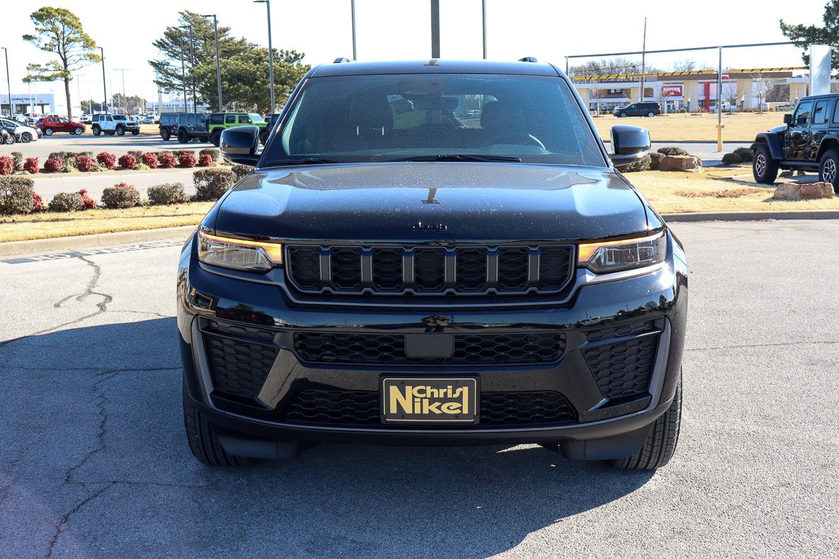 2026 Jeep Grand Cherokee Laredo Altitude