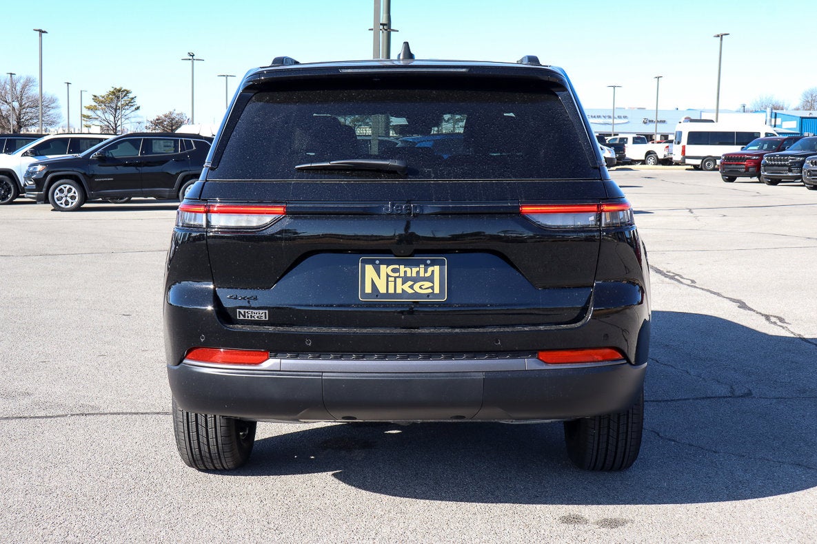 2026 Jeep Grand Cherokee Laredo Altitude