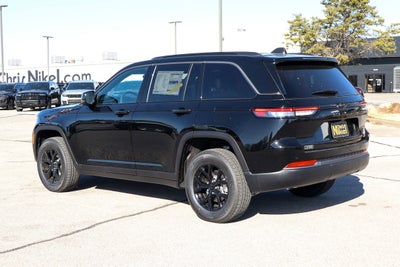 2026 Jeep Grand Cherokee Laredo Altitude