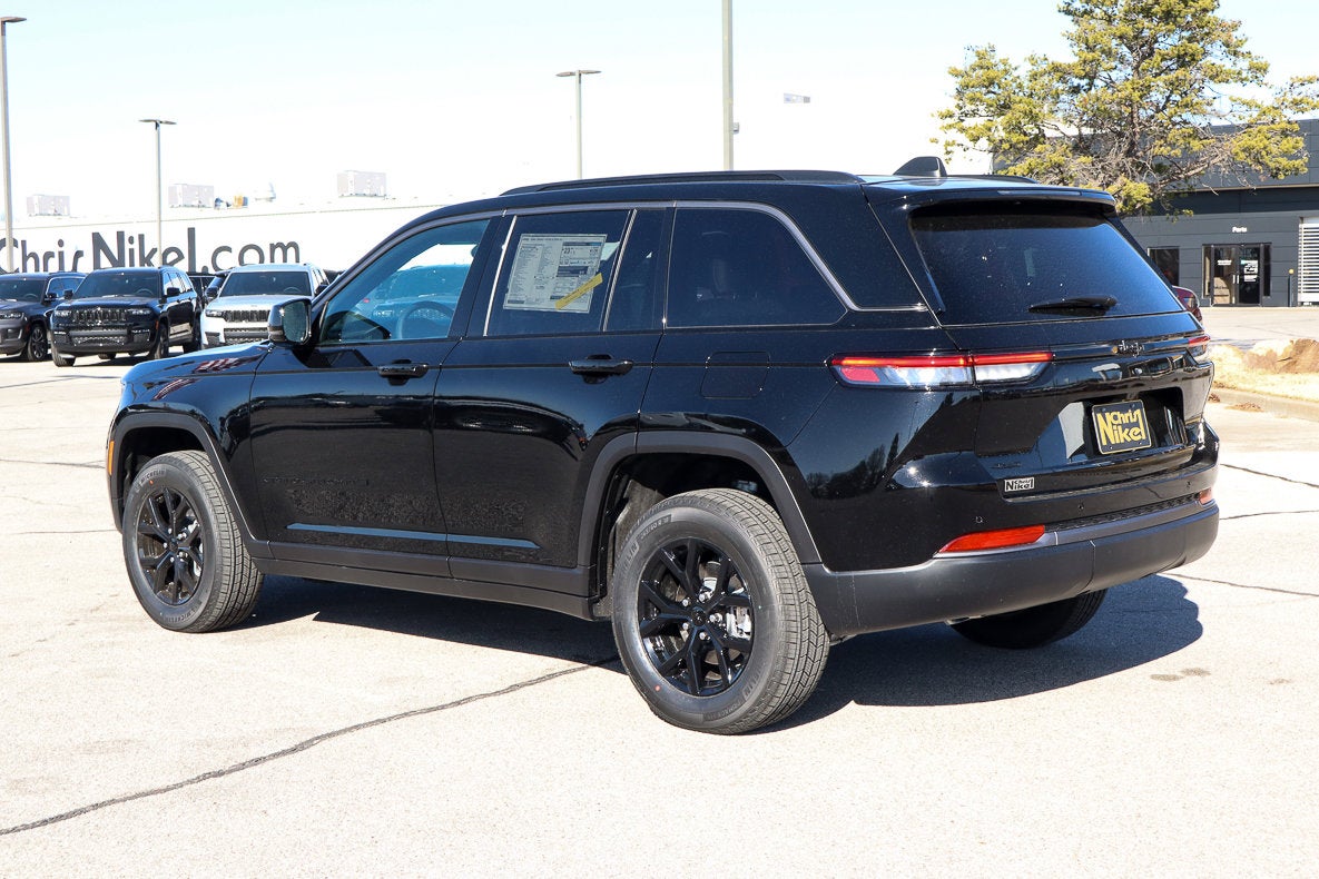 2026 Jeep Grand Cherokee Laredo Altitude