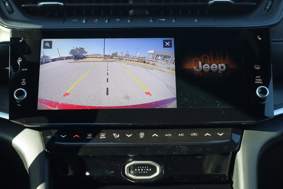 2026 Jeep Grand Cherokee Laredo Altitude