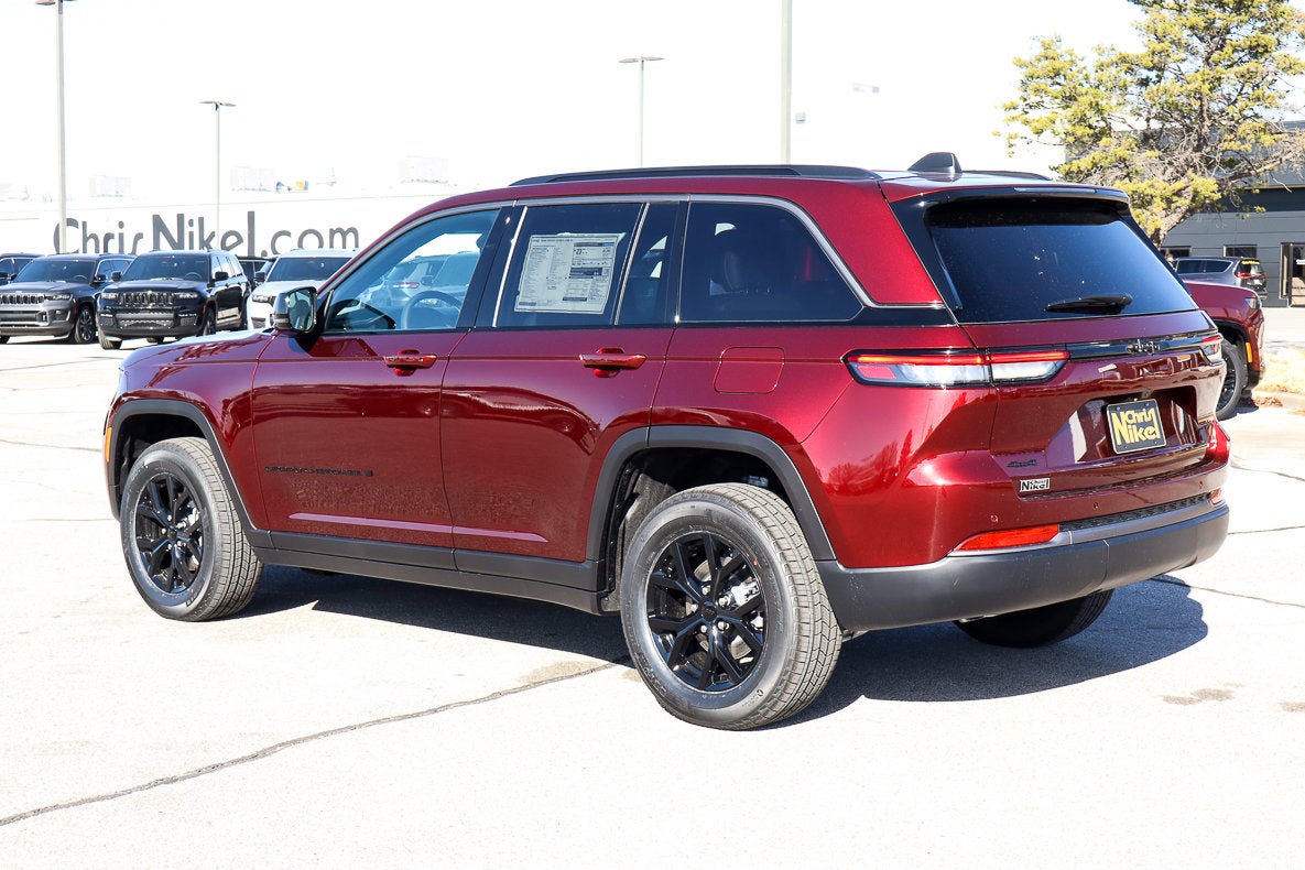 2026 Jeep Grand Cherokee Laredo Altitude