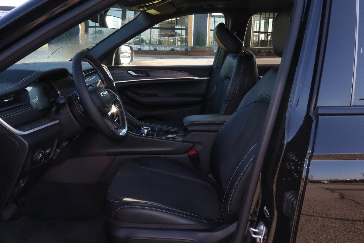 2026 Jeep Grand Cherokee Laredo Altitude 4x4