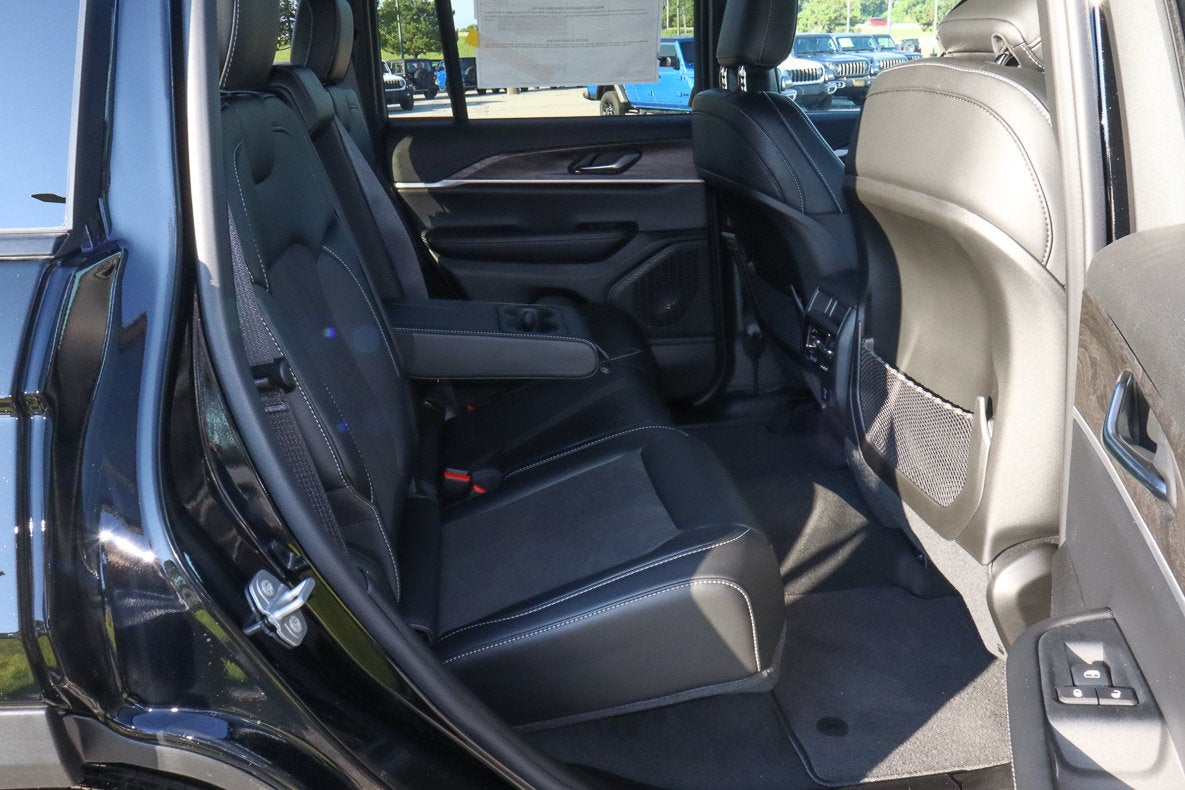 2026 Jeep Grand Cherokee Laredo Altitude 4x4