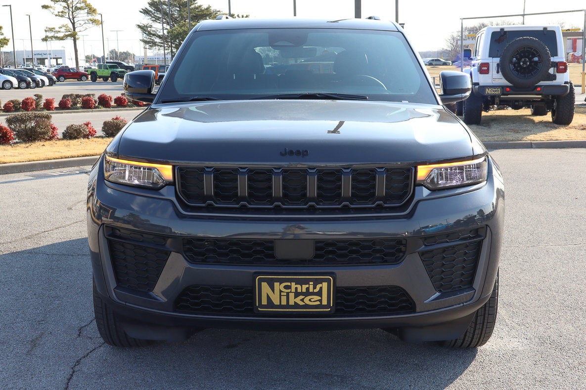 2026 Jeep Grand Cherokee Laredo Altitude