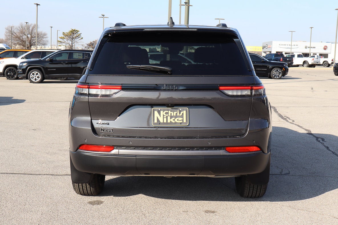 2026 Jeep Grand Cherokee Laredo Altitude