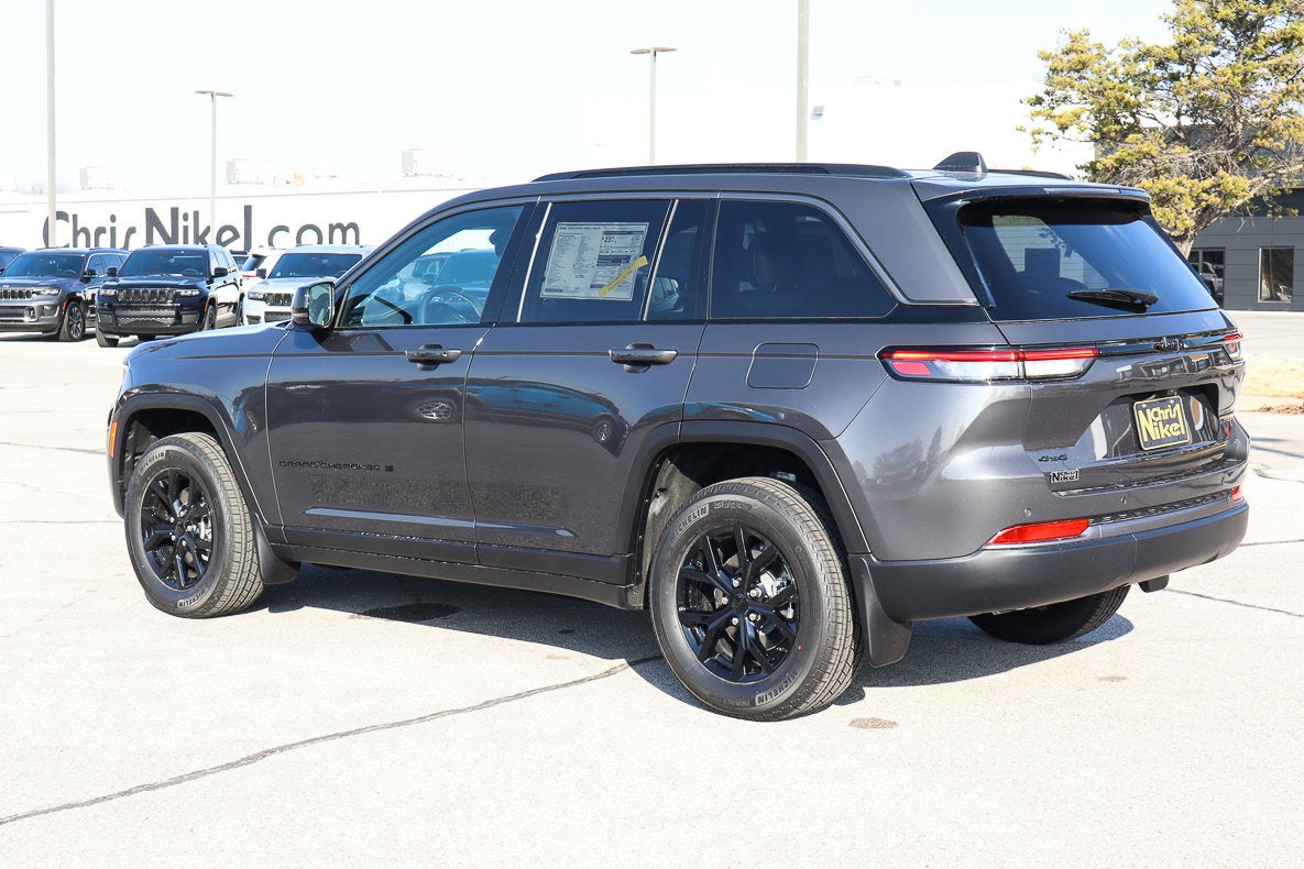 2026 Jeep Grand Cherokee Laredo Altitude
