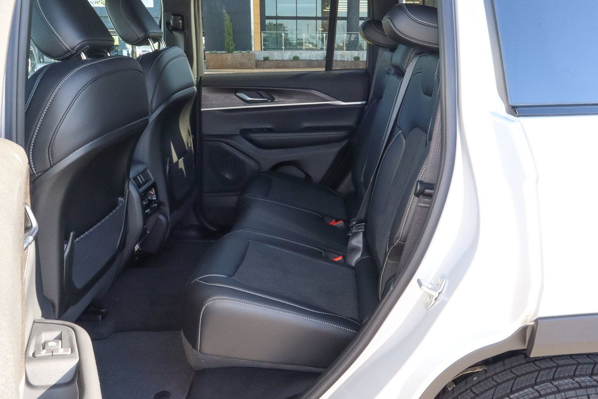 2026 Jeep Grand Cherokee Laredo Altitude 4x4