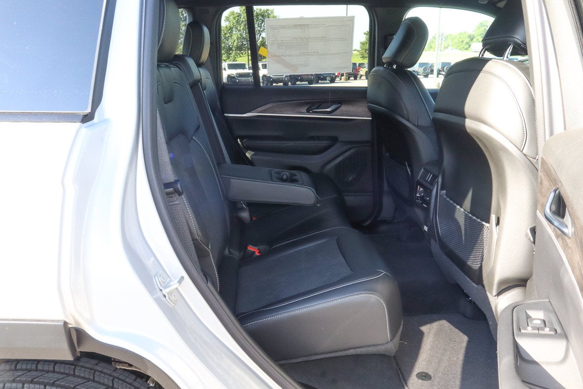 2026 Jeep Grand Cherokee Laredo Altitude 4x4