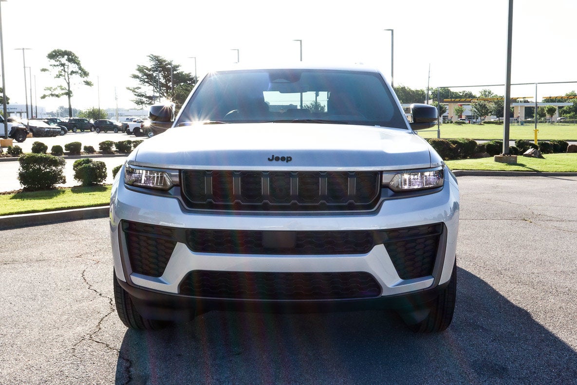 2026 Jeep Grand Cherokee Laredo Altitude 4x4