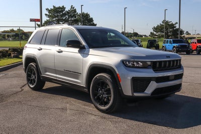 2026 Jeep Grand Cherokee Laredo Altitude 4x4