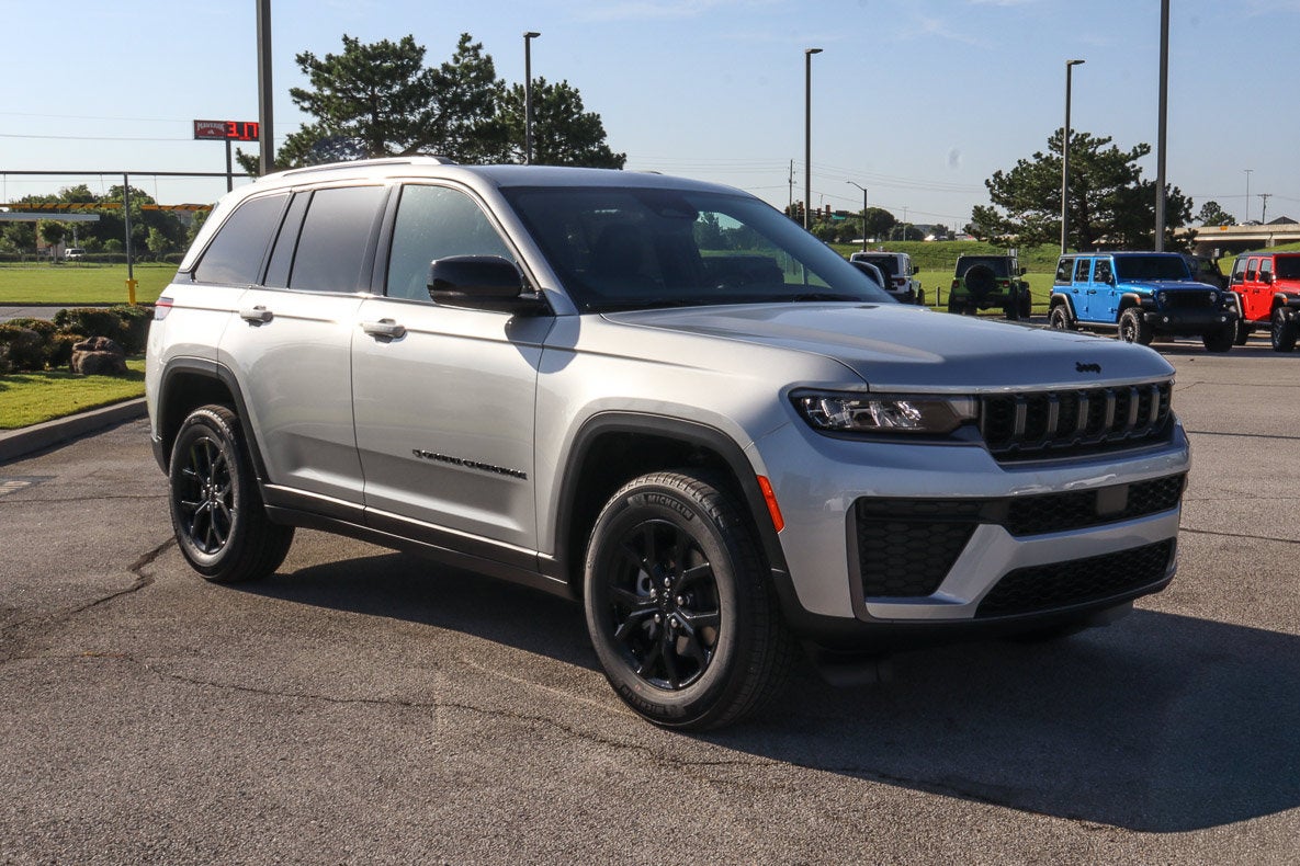 2026 Jeep Grand Cherokee Laredo Altitude 4x4