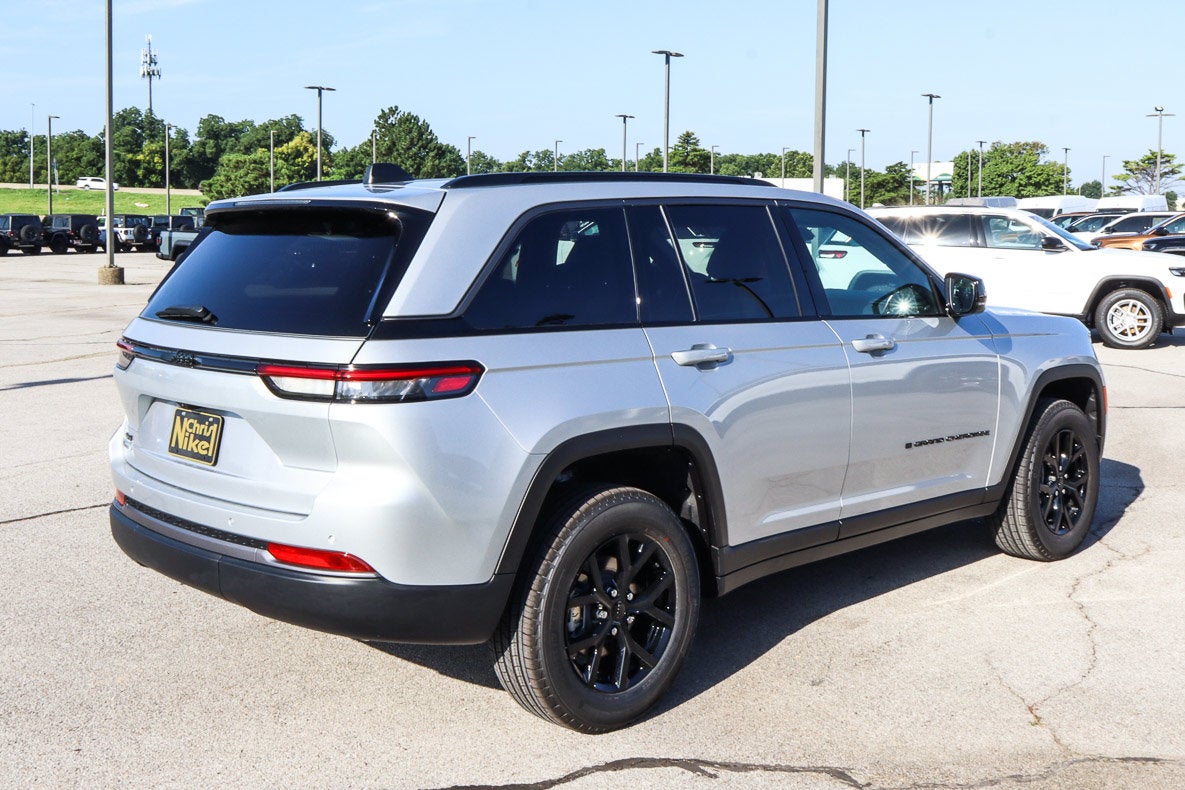2026 Jeep Grand Cherokee Laredo Altitude 4x4
