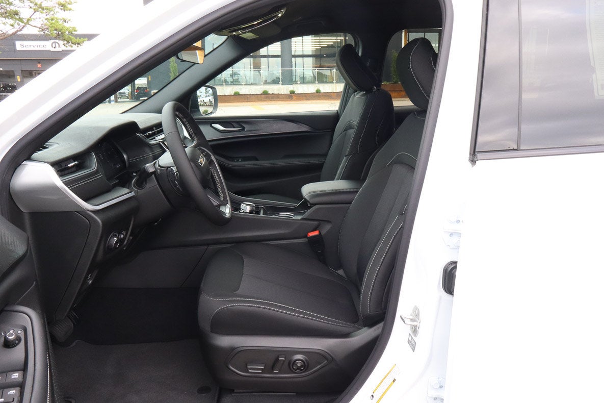 2026 Jeep Grand Cherokee L Laredo 4x2
