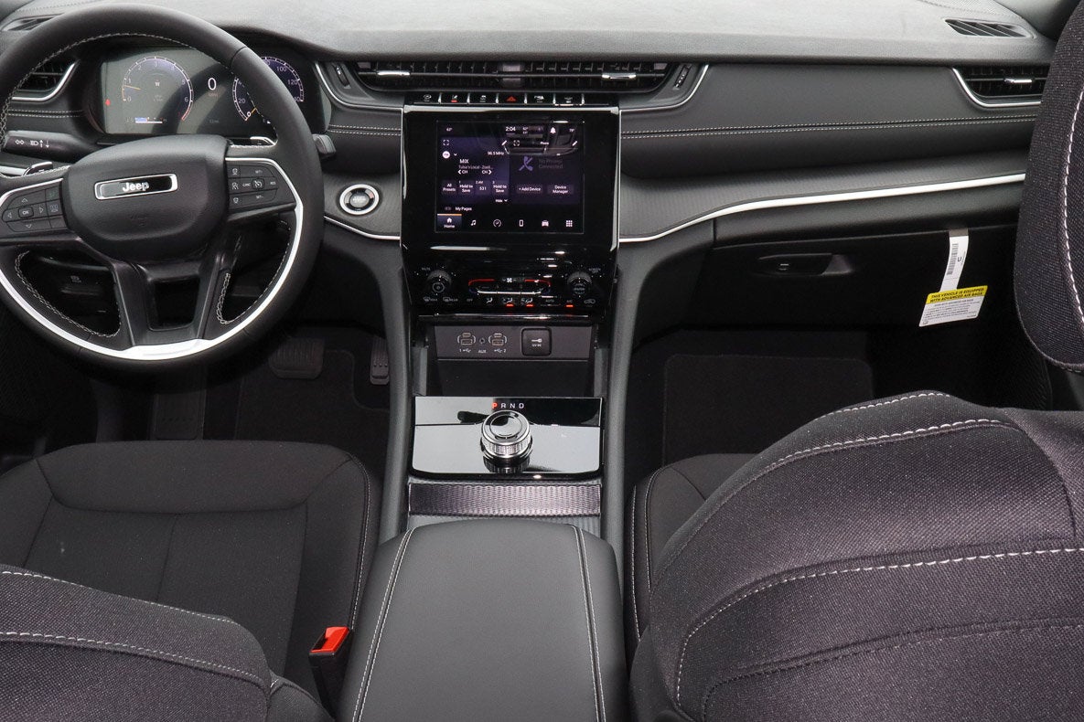 2026 Jeep Grand Cherokee L Laredo 4x2