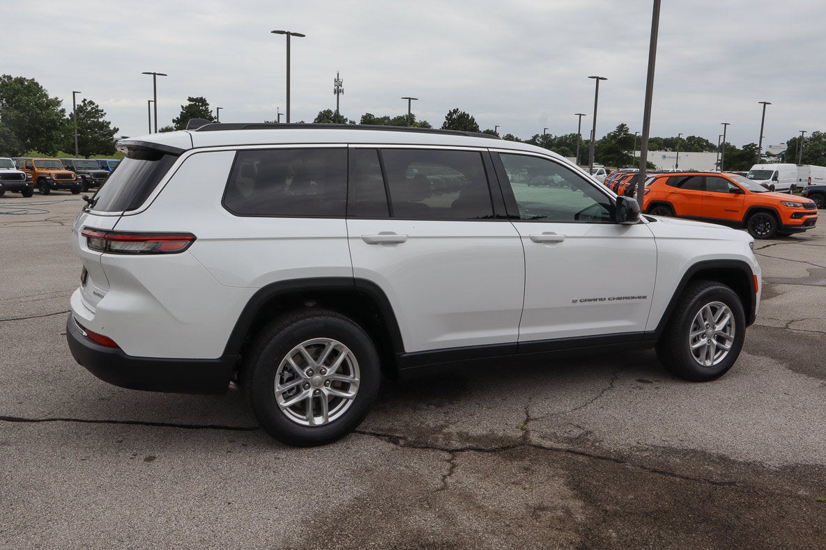 2026 Jeep Grand Cherokee L Laredo 4x2