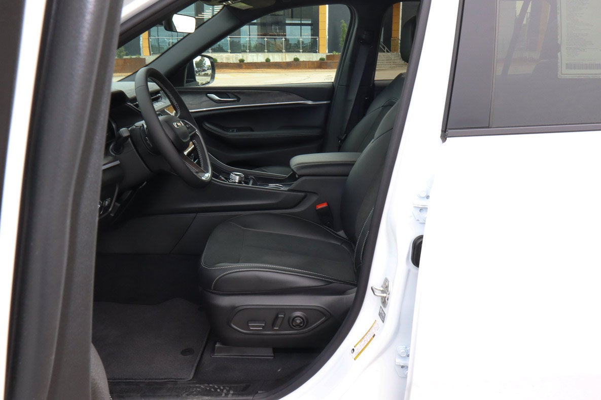 2026 Jeep Grand Cherokee L Laredo Altitude 4x2