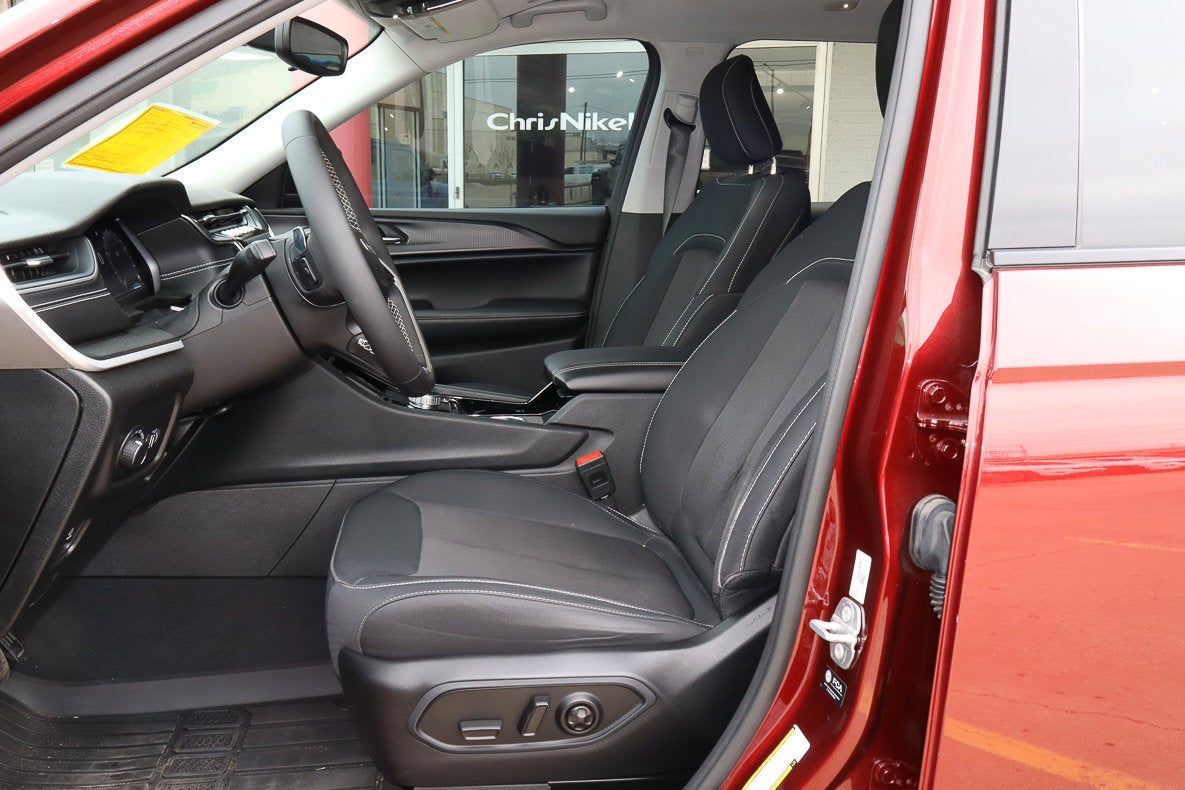 2023 Jeep Grand Cherokee L Laredo