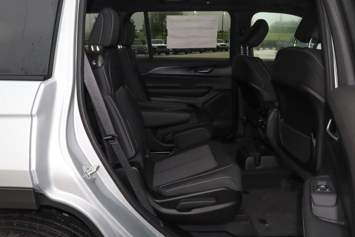 2026 Jeep Grand Cherokee L Laredo X 4x4