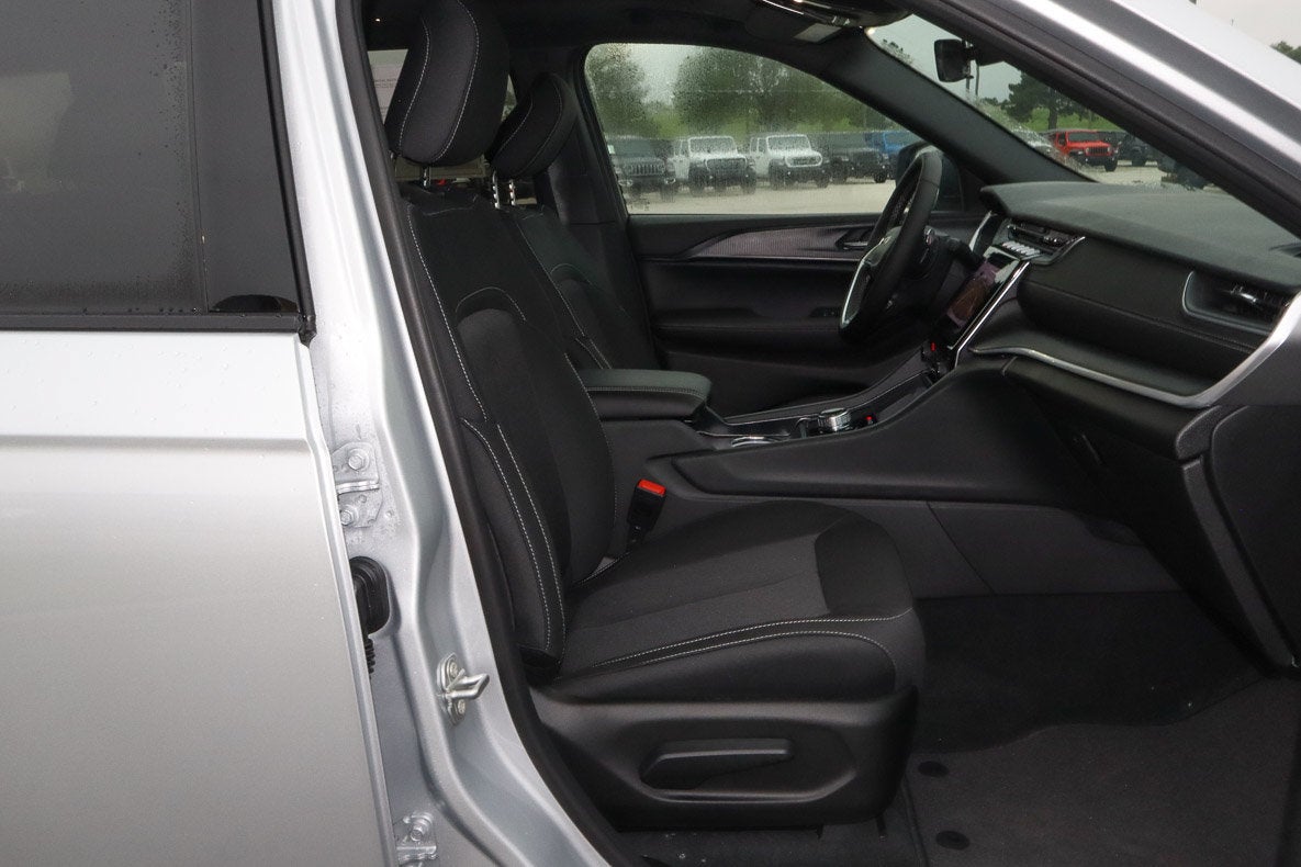 2026 Jeep Grand Cherokee L Laredo X 4x4