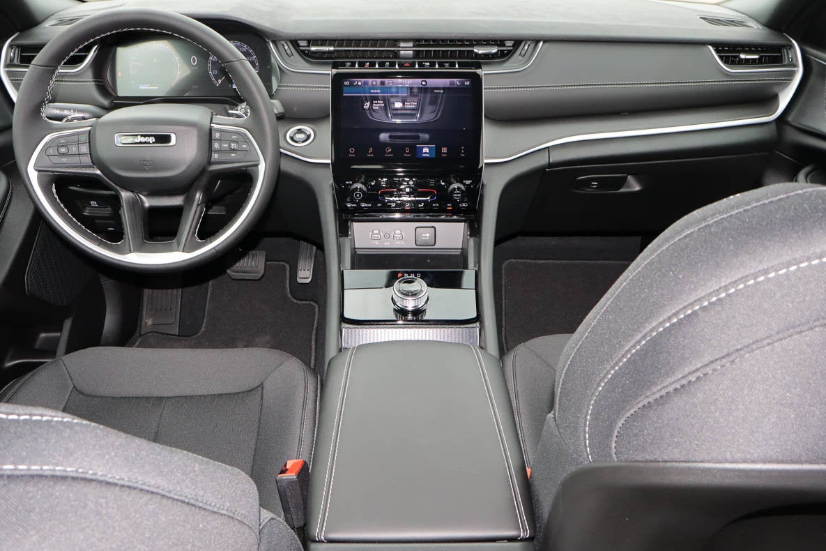 2027 Jeep Grand Cherokee L Laredo X 4x4