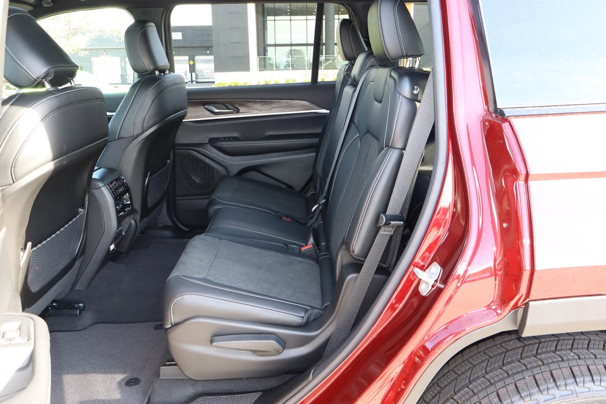 2026 Jeep Grand Cherokee L Laredo Altitude 4x4