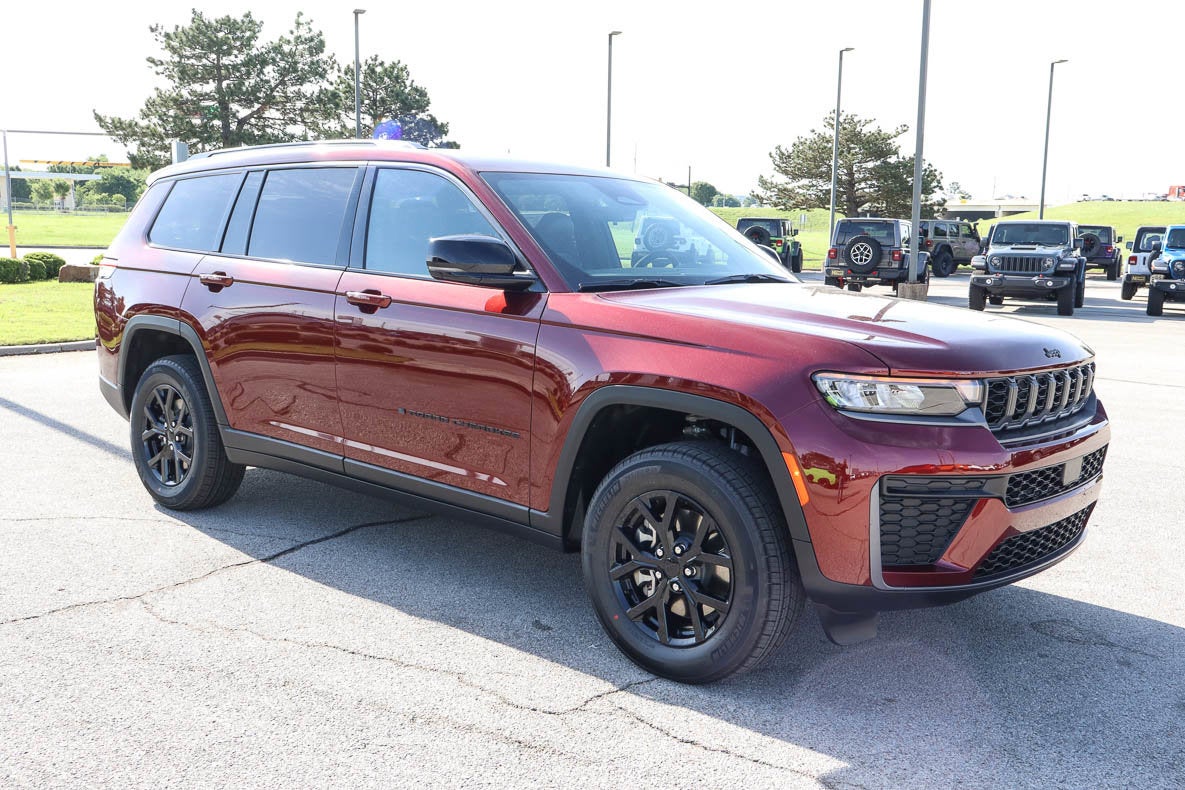 2026 Jeep Grand Cherokee L Laredo Altitude 4x4