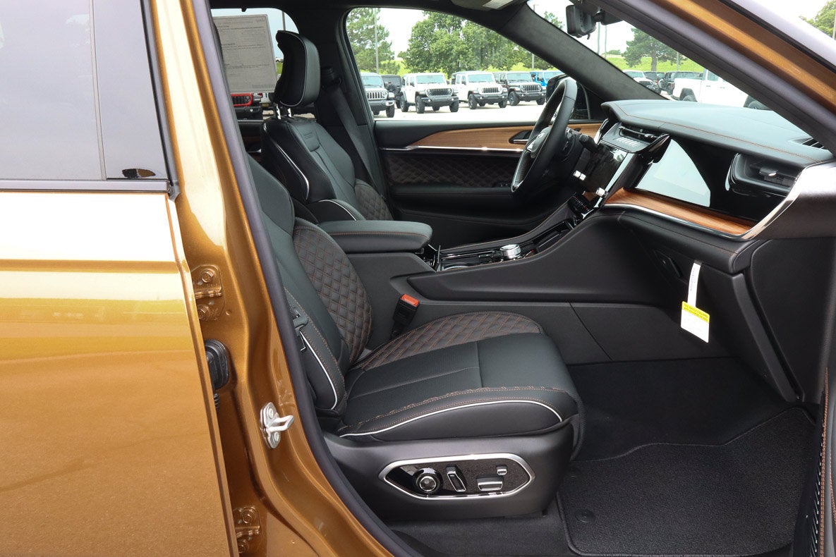 2026 Jeep Grand Cherokee L Laredo Altitude 4x4